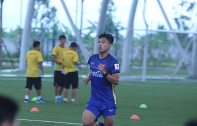 U23 Việt Nam luyện thể lực: Văn Thanh 'vô đối', Công Phượng nghỉ sớm