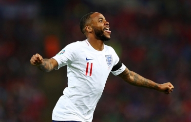 Sterling lập hat-trick, ĐT Anh đại thắng trước CH Séc