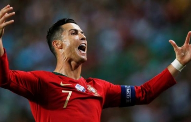 Ronaldo toả sáng, Bồ Đào Nha thắng đậm tại vòng loại EURO 2020