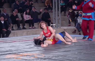 VIDEO: Nữ đô vật xinh đẹp khiến đấng mày râu 'trầm trồ'