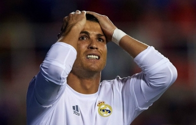 Chủ tịch Real bất ngờ muốn Ronaldo nhận tội trốn thuế