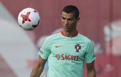 Ronaldo bất ngờ ra 'yêu sách' để ở lại Real