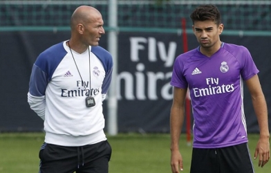 HLV Zidane tự tay bán con trai khỏi Real Madrid
