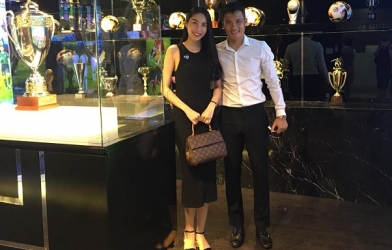 Công Vinh nói gì về vụ 'đặt nhầm' cup vào phòng truyền thống