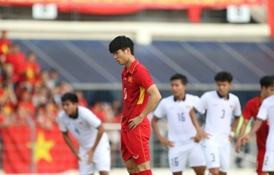 'Hãy để Công Phượng đá đúng vị trí như Ronaldo, Messi'