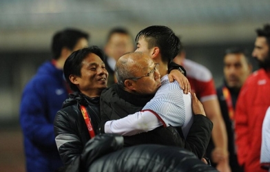 Báo Hàn Quốc: 'Park Hang Seo tuyệt vời, Kim Bong Gil ngược lại'