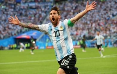 Messi tỏa sáng, Argentina vào vòng knock-out World Cup 2018