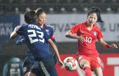 Nữ Nhật Bản đánh bại Hàn Quốc để bước vào chung kết