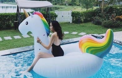 Người yêu 'cậu út' Đoàn Văn Hậu: Xinh đẹp và nóng bỏng