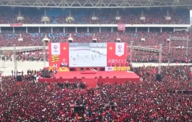 VIDEO: Chảo lửa Mỹ Đình 'nổ tung' khi Quang Hải phá lưới Uzbekistan