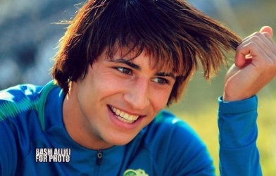 Phát sốt với vẻ đẹp trai của 'thần đồng' 18 tuổi ĐT Iraq