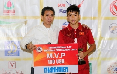 'Ông vua giải trẻ Việt Nam' Trần Công Minh gây sốt với cú hattrick