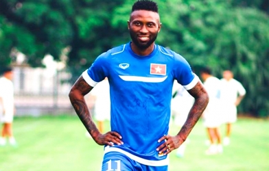 Hoàng Vũ Sam Sơn: 'Tôi đang học hát quốc ca, chờ được lên ĐT Việt Nam'