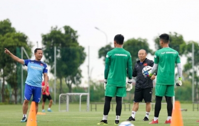 VIDEO: Thủ môn U22 Việt Nam trổ tài bắt penalty