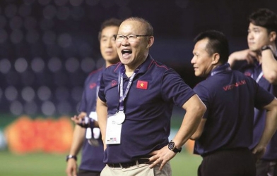 VIDEO: HLV Park ngỡ ngàng vì lộ thông tin mật cấp 1 của U22 Việt Nam