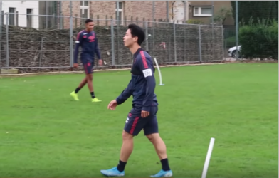 VIDEO: Đội Công Phượng để thua đội Lee Seung Woo ở thử thách rất lạ