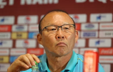 VIDEO: HLV Park nghẹn ngào khi học trò cưng giã từ sự nghiệp trên ĐTVN