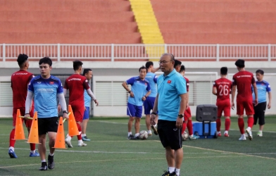 VIDEO: HLV Park 'cực gắt' trong buổi tập U22 Việt Nam