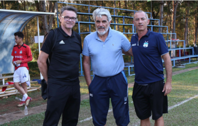 HLV Troussier chấm nhiều cầu thủ 'lứa xuất sắc hơn Công Phượng'