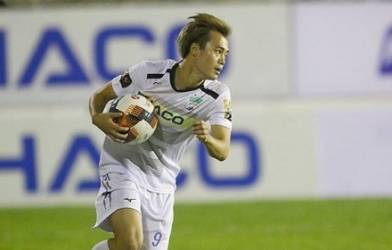 VIDEO: Văn Toàn 'xâu kim' trung vệ số 1 Việt Nam, kiến tạo đẳng cấp