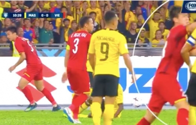 VIDEO: Duy Mạnh 'đi đường quyền' vào mặt đội trưởng Malaysia