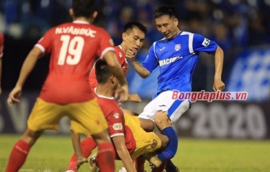 'Nhân tố mới của HLV Park' bị đối thủ vào bóng gãy chân