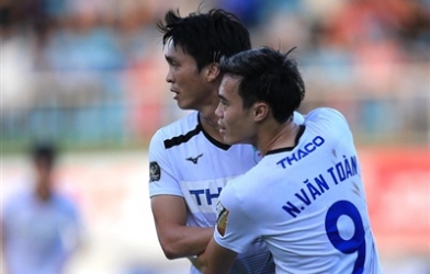 VIDEO: Tuấn Anh, Văn Toàn bỏ lỡ cơ hội ghi bàn mười mươi