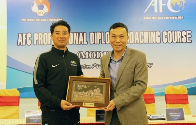 Tân GĐKT VFF chính thức có mặt tại Việt Nam, cách ly 14 ngày