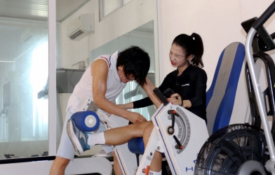 'Thần y' Hàn Quốc chữa trị cho nữ cầu thủ xinh đẹp bậc nhất VN