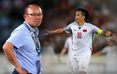 Văn Quyết - HLV Park Hang Seo: 'Người dưng ngược lối'