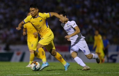 SLNA 'phơi áo' trên sân của Hải Phòng