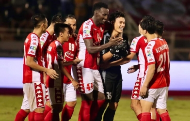 Ngoại binh TP.HCM nhận xét bất ngờ về thủ môn Bùi Tiến Dũng