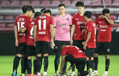 Van Lam conceded 2 goals, Port snap Muangthong’s unbeaten streak