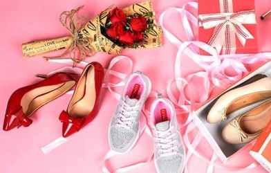 Xu hướng quà tặng 8/3 với giày sneaker thời trang mua tại Vua Hàng Hiệu