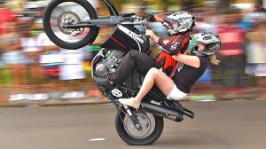 Những pha biểu diễn Motor đường phố và cái kết 'người một nơi, xe một nẻo'