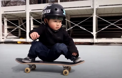 VIDEO: Cậu bé Rita 3 tuổi chơi SKATE cực dễ thương đốn tim bao người xem
