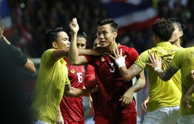 Báo Thái Lan: 'Văn Hậu ăn vạ, Văn Toàn như đứa trẻ chạy đi mách cô giáo'