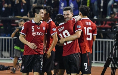 1 thẻ đỏ, sự xuất sắc của Văn Lâm và cú bứt phá trên BXH Thai League