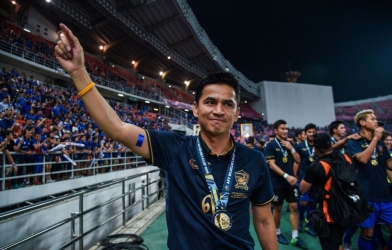 Đặng Văn Lâm bất ngờ gọi Kiatisak là thầy