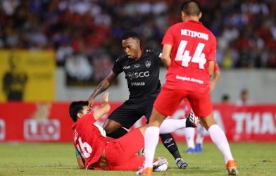 Đội bóng của Đặng Văn Lâm xuất sắc giành điểm dù thi đấu thiếu người