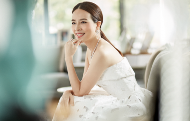 Vẻ sang trọng và quý phái của nữ chủ tịch CLB Thái Lan