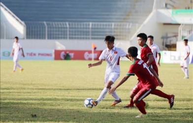 U15 Việt Nam đè bẹp U15 Myanmar, đặt 1 chân vào bán kết