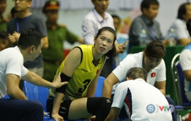 VIDEO: Thanh Thuý nén đau vào sân trong trận gặp Triều Tiên