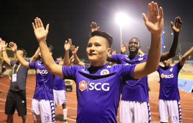 Quang Hải gọi face time cho Đoàn Văn Hậu ngay khi vô địch