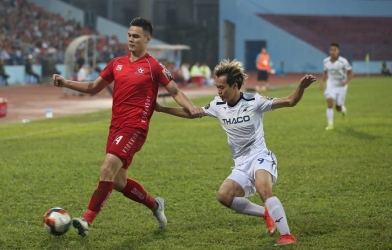 Hat-trick của Minh Vương giúp HAGL sáng cửa trụ hạng