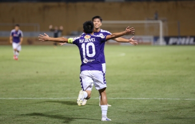 Văn Quyết: 'Quả bóng vàng không quan trọng bằng cống hiến cho ĐTQG'