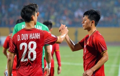 Duy Mạnh và Đình Trọng cảnh giác với Công Phượng ở Siêu cúp QG 2020