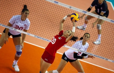 VIDEO: Chắn bóng đẳng cấp khiến đối thủ choáng váng