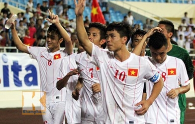 VIDEO: U19 Việt Nam của Công Phượng, Tuấn Anh đá tikitaka như Barcelona