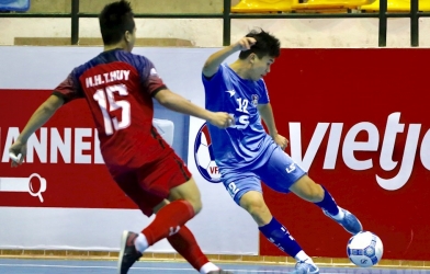 Đội bóng của ca sĩ Ông Cao Thắng thay HLV và 10 cầu thủ trụ cột